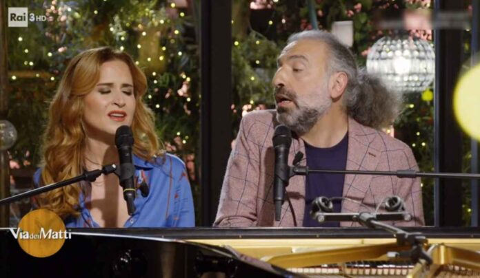 Stefano Bollani e Valentina Cenni cantano a Via dei matti numero 0