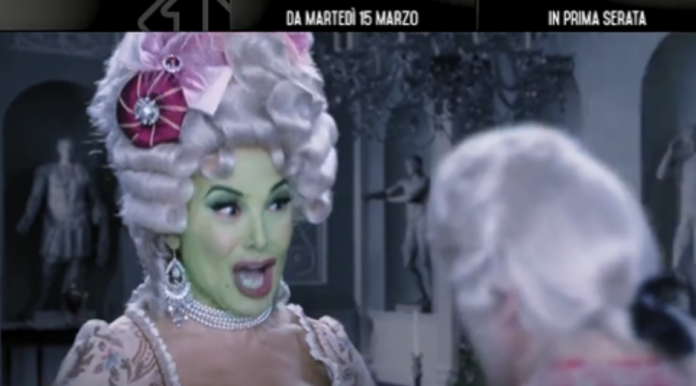 Barbara D'Urso è Madre nel promo Mediaset de La Pupa e il Secchione 2022 con Jean Claude (Marcello Cesena)