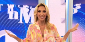 Simona Branchetti è la conduttrice di Morning News - Il programma torna in onda su Canale 5 da oggi, 27 giugno 2022